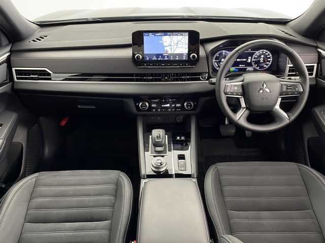 三菱 アウトランダー ＰＨＥＶ ブラックエディション 鹿児島県 2023(令5)年 1.2万km アメジストブラック 純正メモリナビ/(BT/AppleCarPlay/Androidauto/フルセグTV)/アラウンドビューモニター/パワーシート/ワイヤレス充電/パワーバックドア/レーダークルーズコントロール/オートマチックハイビーム/前後コーナーセンサー/パドルシフト/ステアリングヒーター/前席シートヒーター/ハーフレザーシート/バックカメラ/レーンキープアシスト/ブラインドスポットモニター/プラグインHV/アイドリングストップ/純正フロアマット/純正20インチアルミホイール