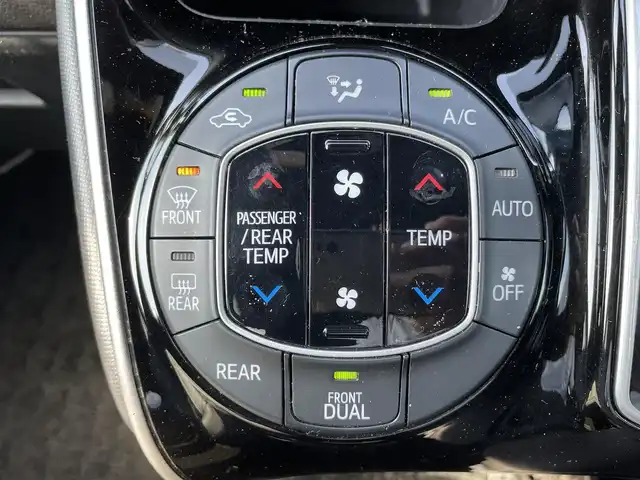 トヨタ ヴォクシー ZS 煌Ⅱ 岡山県 2020(令2)年 5.8万km 白 ワンオーナー/純正10インチSDナビ/(CD/DVD/フルセグTV/Bluetooth)/バックカメラ/後席用12インチフリップダウンモニター/両側パワースライドドア/トヨタセーフティセンス/・プリクラッシュセーフティ/・レーンディパーチャーアラート/・オートマチックハイビーム/・先行車発進告知/クルーズコントロール/インテリジェントクリアランスソナー/LEDオートヘッドライト/バックドアイージークローズ/ETC/プッシュスタート/スマートキー×2/禁煙車