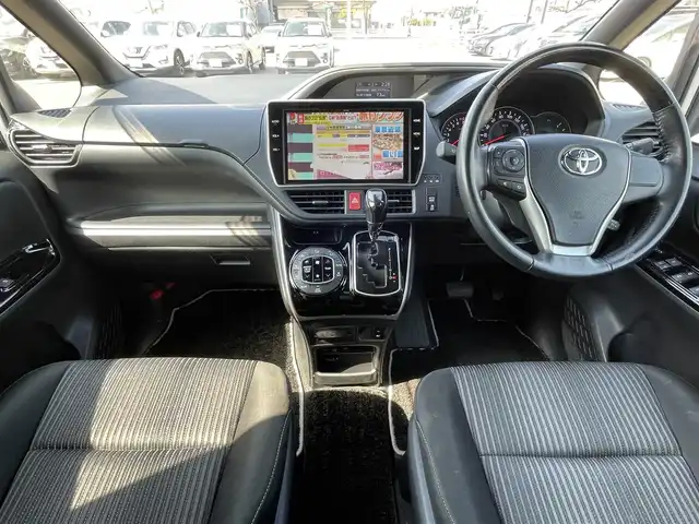 トヨタ ヴォクシー ZS 煌Ⅱ 岡山県 2020(令2)年 5.8万km 白 ワンオーナー/純正10インチSDナビ/(CD/DVD/フルセグTV/Bluetooth)/バックカメラ/後席用12インチフリップダウンモニター/両側パワースライドドア/トヨタセーフティセンス/・プリクラッシュセーフティ/・レーンディパーチャーアラート/・オートマチックハイビーム/・先行車発進告知/クルーズコントロール/インテリジェントクリアランスソナー/LEDオートヘッドライト/バックドアイージークローズ/ETC/プッシュスタート/スマートキー×2/禁煙車