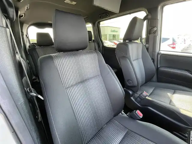 トヨタ ヴォクシー ZS 煌Ⅱ 岡山県 2020(令2)年 5.8万km 白 ワンオーナー/純正10インチSDナビ/(CD/DVD/フルセグTV/Bluetooth)/バックカメラ/後席用12インチフリップダウンモニター/両側パワースライドドア/トヨタセーフティセンス/・プリクラッシュセーフティ/・レーンディパーチャーアラート/・オートマチックハイビーム/・先行車発進告知/クルーズコントロール/インテリジェントクリアランスソナー/LEDオートヘッドライト/バックドアイージークローズ/ETC/プッシュスタート/スマートキー×2/禁煙車