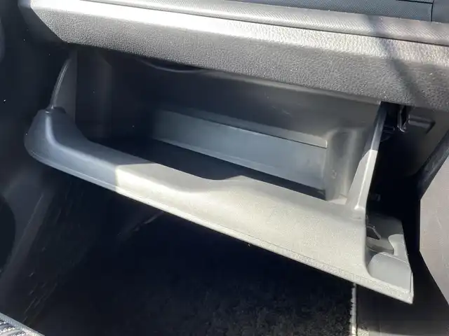 トヨタ ヴォクシー ZS 煌Ⅱ 岡山県 2020(令2)年 5.8万km 白 ワンオーナー/純正10インチSDナビ/(CD/DVD/フルセグTV/Bluetooth)/バックカメラ/後席用12インチフリップダウンモニター/両側パワースライドドア/トヨタセーフティセンス/・プリクラッシュセーフティ/・レーンディパーチャーアラート/・オートマチックハイビーム/・先行車発進告知/クルーズコントロール/インテリジェントクリアランスソナー/LEDオートヘッドライト/バックドアイージークローズ/ETC/プッシュスタート/スマートキー×2/禁煙車