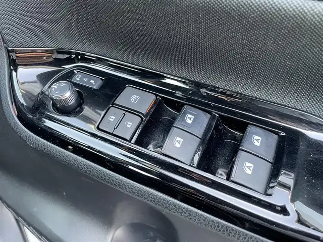 トヨタ ヴォクシー ZS 煌Ⅱ 岡山県 2020(令2)年 5.8万km 白 ワンオーナー/純正10インチSDナビ/(CD/DVD/フルセグTV/Bluetooth)/バックカメラ/後席用12インチフリップダウンモニター/両側パワースライドドア/トヨタセーフティセンス/・プリクラッシュセーフティ/・レーンディパーチャーアラート/・オートマチックハイビーム/・先行車発進告知/クルーズコントロール/インテリジェントクリアランスソナー/LEDオートヘッドライト/バックドアイージークローズ/ETC/プッシュスタート/スマートキー×2/禁煙車