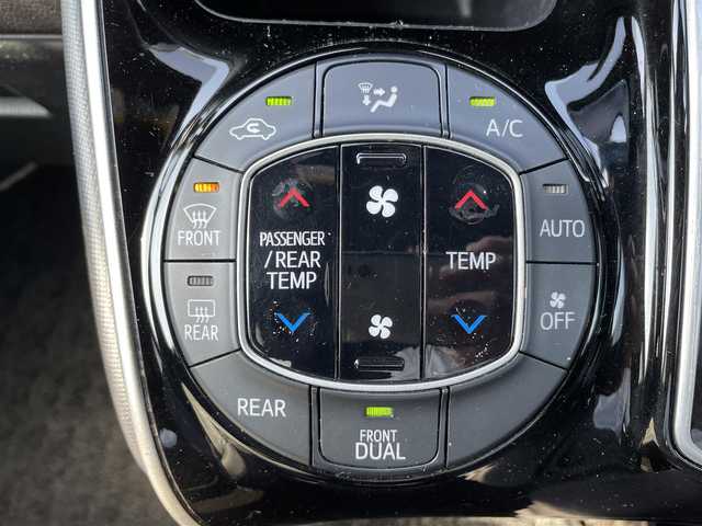 トヨタ ヴォクシー ZS 煌Ⅱ 岡山県 2020(令2)年 5.8万km ホワイトパールクリスタルシャイン ワンオーナー/純正10インチSDナビ/(CD/DVD/フルセグTV/Bluetooth)/バックカメラ/後席用12インチフリップダウンモニター/両側パワースライドドア/トヨタセーフティセンス/・プリクラッシュセーフティ/・レーンディパーチャーアラート/・オートマチックハイビーム/・先行車発進告知/クルーズコントロール/インテリジェントクリアランスソナー/LEDオートヘッドライト/バックドアイージークローズ/ETC/プッシュスタート/スマートキー×2/禁煙車