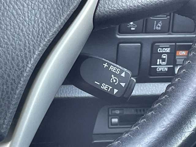トヨタ ヴォクシー ZS 煌Ⅱ 岡山県 2020(令2)年 5.8万km ホワイトパールクリスタルシャイン ワンオーナー/純正10インチSDナビ/(CD/DVD/フルセグTV/Bluetooth)/バックカメラ/後席用12インチフリップダウンモニター/両側パワースライドドア/トヨタセーフティセンス/・プリクラッシュセーフティ/・レーンディパーチャーアラート/・オートマチックハイビーム/・先行車発進告知/クルーズコントロール/インテリジェントクリアランスソナー/LEDオートヘッドライト/バックドアイージークローズ/ETC/プッシュスタート/スマートキー×2/禁煙車