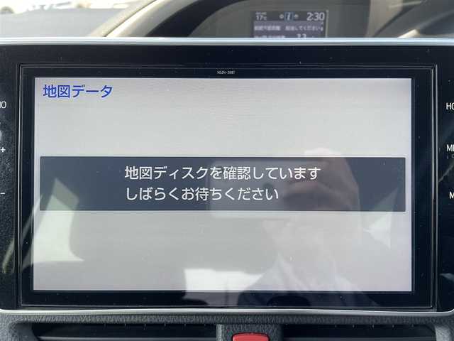 トヨタ ヴォクシー ZS 煌Ⅱ 岡山県 2020(令2)年 5.8万km ホワイトパールクリスタルシャイン ワンオーナー/純正10インチSDナビ/(CD/DVD/フルセグTV/Bluetooth)/バックカメラ/後席用12インチフリップダウンモニター/両側パワースライドドア/トヨタセーフティセンス/・プリクラッシュセーフティ/・レーンディパーチャーアラート/・オートマチックハイビーム/・先行車発進告知/クルーズコントロール/インテリジェントクリアランスソナー/LEDオートヘッドライト/バックドアイージークローズ/ETC/プッシュスタート/スマートキー×2/禁煙車