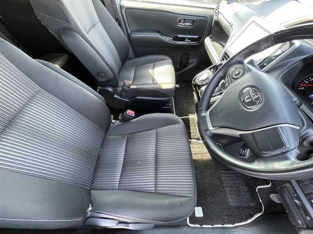 トヨタ ヴォクシー ZS 煌Ⅱ 岡山県 2020(令2)年 5.8万km ホワイトパールクリスタルシャイン ワンオーナー/純正10インチSDナビ/(CD/DVD/フルセグTV/Bluetooth)/バックカメラ/後席用12インチフリップダウンモニター/両側パワースライドドア/トヨタセーフティセンス/・プリクラッシュセーフティ/・レーンディパーチャーアラート/・オートマチックハイビーム/・先行車発進告知/クルーズコントロール/インテリジェントクリアランスソナー/LEDオートヘッドライト/バックドアイージークローズ/ETC/プッシュスタート/スマートキー×2/禁煙車