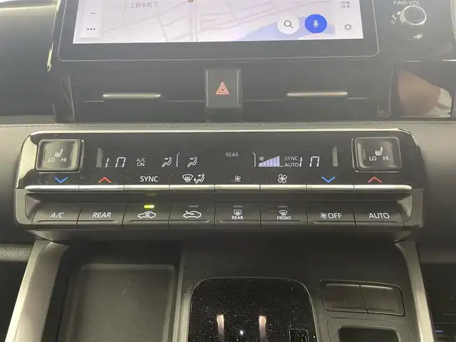 トヨタ ヴォクシー ハイブリッド S－Z 福井県 2023(令5)年 1.9万km アティチュードブラックマイカ 4WD/トヨタセーフティセンス/-プリクラッシュセーフティ/-レーンディパーチャーアラート/-オートマチックハイビーム/-レーダークルーズコントロール/純正10.5型ディスプレイオーディオ/-ナビ/-BT/-Miracast/-フルセグTV/バックカメラ/両側パワースライドドア/LEDオートライト/合皮ハーフレザーシート/シートヒーター/純正16インチアルミホイール/コーナーセンサー/スマートキー/ETC2.0