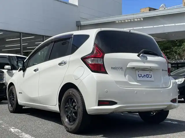 日産 ノート e－パワー X 福岡県 2018(平30)年 6.7万km ブリリアントホワイトパール (株)IDOMが運営する【じしゃロン八幡西店】の自社ローン専用車両になります。こちらは現金またはオートローンご利用時の価格です。自社ローンご希望の方は別途その旨お申付け下さい/純正SDナビ【MM317D-W】/・CD/DVD/フルセグ/Bluetooth/エマージェンシーブレーキ/アラウンドビューモニター/車線逸脱警報機能/前方ドライブレコーダー/デジタルインナーミラー/ETC/純正フロアマット/社外14インチAW/スマートキー/スペア一本/取扱説明書/保証書