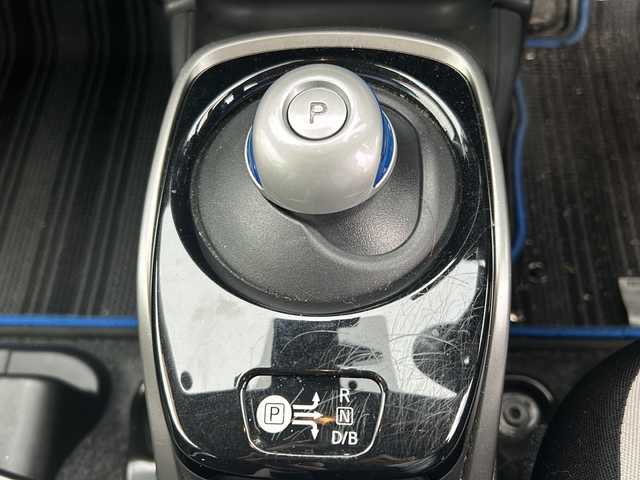 日産 ノート e－パワー X 福岡県 2018(平30)年 6.7万km ブリリアントホワイトパール (株)IDOMが運営する【じしゃロン八幡西店】の自社ローン専用車両になります。こちらは現金またはオートローンご利用時の価格です。自社ローンご希望の方は別途その旨お申付け下さい/純正SDナビ【MM317D-W】/・CD/DVD/フルセグ/Bluetooth/エマージェンシーブレーキ/アラウンドビューモニター/車線逸脱警報機能/前方ドライブレコーダー/デジタルインナーミラー/ETC/純正フロアマット/社外14インチAW/スマートキー/スペア一本/取扱説明書/保証書