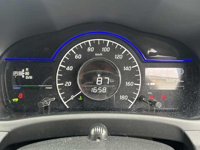 日産 ノート e－パワー X 福岡県 2018(平30)年 6.7万km ブリリアントホワイトパール (株)IDOMが運営する【じしゃロン八幡西店】の自社ローン専用車両になります。こちらは現金またはオートローンご利用時の価格です。自社ローンご希望の方は別途その旨お申付け下さい/純正SDナビ【MM317D-W】/・CD/DVD/フルセグ/Bluetooth/エマージェンシーブレーキ/アラウンドビューモニター/車線逸脱警報機能/前方ドライブレコーダー/デジタルインナーミラー/ETC/純正フロアマット/社外14インチAW/スマートキー/スペア一本/取扱説明書/保証書