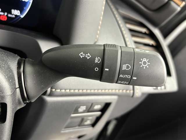 トヨタ アルファードハイブリット Z 埼玉県 2024(令6)年 0.4万km プラチナホワイトパールマイカ メーカーディスプレイオーディオ＋ナビ（TV/BT)/アラウンドビューカメラ/HDU/BSM/FCTA/LCA/トヨタチームメイト緊急時操舵支援システム/フル液晶メーター/置くだけ充電/HDMI端子/両側パワースライドドア/パワーバックドア/追従型クルーズコントロール/純正18インチアルミホイール/純正フロアマット/レーンキープアシスト/衝突軽減システム/クリアランスソナー前後/パワーシート/エアーシート/電動オットマン/2.0ETC