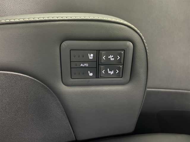 トヨタ アルファードハイブリット Z 埼玉県 2024(令6)年 0.4万km プラチナホワイトパールマイカ メーカーディスプレイオーディオ＋ナビ（TV/BT)/アラウンドビューカメラ/HDU/BSM/FCTA/LCA/トヨタチームメイト緊急時操舵支援システム/フル液晶メーター/置くだけ充電/HDMI端子/両側パワースライドドア/パワーバックドア/追従型クルーズコントロール/純正18インチアルミホイール/純正フロアマット/レーンキープアシスト/衝突軽減システム/クリアランスソナー前後/パワーシート/エアーシート/電動オットマン/2.0ETC