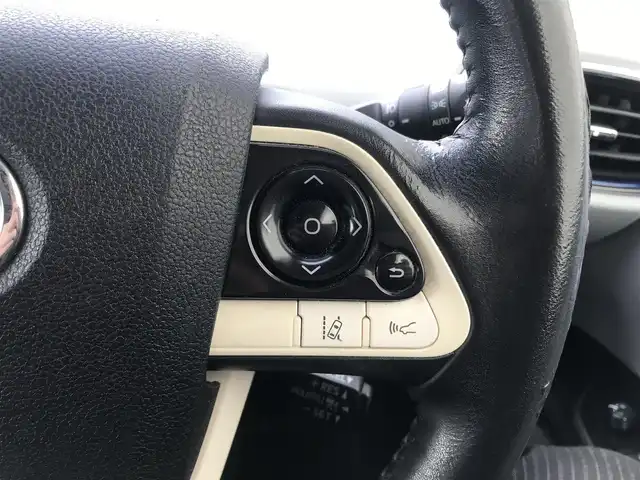 トヨタ プリウス S ツーリングセレクション 栃木県 2016(平28)年 14.5万km アティチュードブラックマイカ 株)IDOMが運営する【じしゃロン小山店】の自社ローン専用車両になります。こちらは現金またはオートローンご利用時の価格です。自社ローンご希望の方は別途その旨お申付け下さい//禁煙車/純正フルセグナビ/（CD/DVD/AM/FMラジオ）/(Bluetooth)/スマートキー/プッシュスタート/バックカメラ/ＥＴＣ２．０/両側パワースライド/フリップダウンモニター/ステアリングリモコン/電動格納ドアミラー/パワーウインドウ/オートライト/防眩ミラー