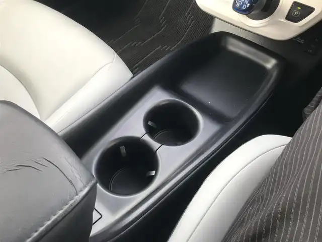 トヨタ プリウス S ツーリングセレクション 栃木県 2016(平28)年 14.5万km アティチュードブラックマイカ 株)IDOMが運営する【じしゃロン小山店】の自社ローン専用車両になります。こちらは現金またはオートローンご利用時の価格です。自社ローンご希望の方は別途その旨お申付け下さい//禁煙車/純正フルセグナビ/（CD/DVD/AM/FMラジオ）/(Bluetooth)/スマートキー/プッシュスタート/バックカメラ/ＥＴＣ２．０/両側パワースライド/フリップダウンモニター/ステアリングリモコン/電動格納ドアミラー/パワーウインドウ/オートライト/防眩ミラー