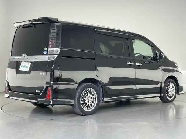 トヨタ ヴォクシー ハイブリッド ZS 煌Ⅲ 愛知県 2020(令2)年 3.8万km イナズマスパーキングブラックガラスフレーク アルパイン９型ナビ　アルパインフリップダウンモニター　シートヒーター　禁煙車　ＨＤＭＩ　両側パワースライドドア　ＥＴＣ　バックカメラ　オートハイビーム　ＬＥＤオートライト　フォグ　コーナーセンサー　衝突軽減　車線逸脱　クルコン　セーフティセンス　　ハーフレザーシート　