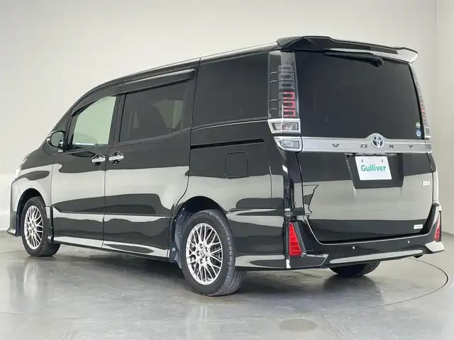 トヨタ ヴォクシー ハイブリッド ZS 煌Ⅲ 愛知県 2020(令2)年 3.8万km イナズマスパーキングブラックガラスフレーク アルパイン９型ナビ　アルパインフリップダウンモニター　シートヒーター　禁煙車　ＨＤＭＩ　両側パワースライドドア　ＥＴＣ　バックカメラ　オートハイビーム　ＬＥＤオートライト　フォグ　コーナーセンサー　衝突軽減　車線逸脱　クルコン　セーフティセンス　　ハーフレザーシート　