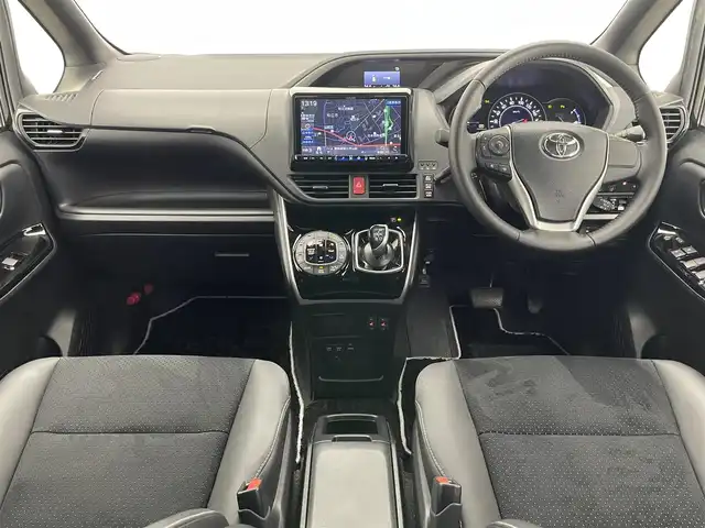 トヨタ ヴォクシー ハイブリッド ZS 煌Ⅲ 愛知県 2020(令2)年 3.8万km イナズマスパーキングブラックガラスフレーク アルパイン９型ナビ　アルパインフリップダウンモニター　シートヒーター　禁煙車　ＨＤＭＩ　両側パワースライドドア　ＥＴＣ　バックカメラ　オートハイビーム　ＬＥＤオートライト　フォグ　コーナーセンサー　衝突軽減　車線逸脱　クルコン　セーフティセンス　　ハーフレザーシート　