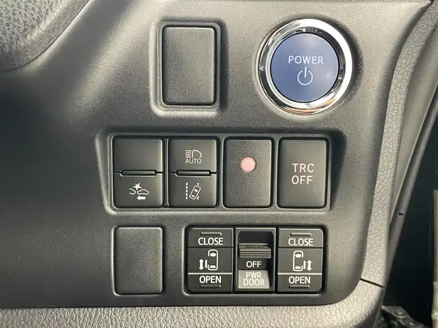 トヨタ ヴォクシー ハイブリッド ZS 煌Ⅲ 愛知県 2020(令2)年 3.8万km イナズマスパーキングブラックガラスフレーク アルパイン９型ナビ　アルパインフリップダウンモニター　シートヒーター　禁煙車　ＨＤＭＩ　両側パワースライドドア　ＥＴＣ　バックカメラ　オートハイビーム　ＬＥＤオートライト　フォグ　コーナーセンサー　衝突軽減　車線逸脱　クルコン　セーフティセンス　　ハーフレザーシート　