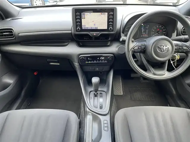 トヨタ ヤリス ハイブリッド X 群馬県 2020(令2)年 5.2万km スーパーホワイトⅡ 7型ディスプレイオーディオ/FM・AM・BT・Miracast/バックカメラ/ビルトインETC/横滑り防止装置/レーンキープアシスト/衝突軽減ブレーキ/アイドリングストップ/スペアキー