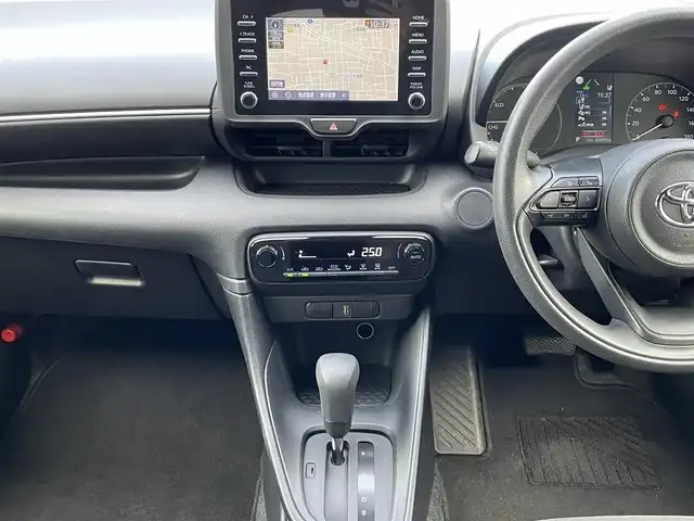 トヨタ ヤリス ハイブリッド X 群馬県 2020(令2)年 5.2万km スーパーホワイトⅡ 7型ディスプレイオーディオ/FM・AM・BT・Miracast/バックカメラ/ビルトインETC/横滑り防止装置/レーンキープアシスト/衝突軽減ブレーキ/アイドリングストップ/スペアキー