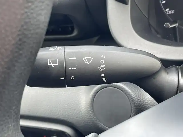 トヨタ ヤリス ハイブリッド X 群馬県 2020(令2)年 5.2万km スーパーホワイトⅡ 7型ディスプレイオーディオ/FM・AM・BT・Miracast/バックカメラ/ビルトインETC/横滑り防止装置/レーンキープアシスト/衝突軽減ブレーキ/アイドリングストップ/スペアキー