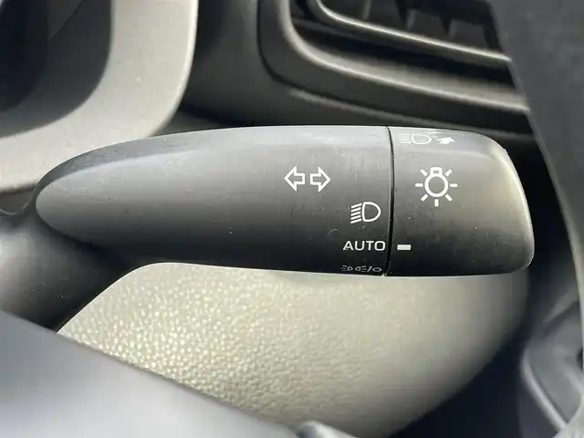 トヨタ ヤリス ハイブリッド X 群馬県 2020(令2)年 5.2万km スーパーホワイトⅡ 7型ディスプレイオーディオ/FM・AM・BT・Miracast/バックカメラ/ビルトインETC/横滑り防止装置/レーンキープアシスト/衝突軽減ブレーキ/アイドリングストップ/スペアキー