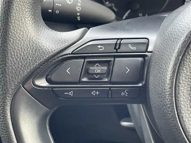 トヨタ ヤリス ハイブリッド X 群馬県 2020(令2)年 5.2万km スーパーホワイトⅡ 7型ディスプレイオーディオ/FM・AM・BT・Miracast/バックカメラ/ビルトインETC/横滑り防止装置/レーンキープアシスト/衝突軽減ブレーキ/アイドリングストップ/スペアキー