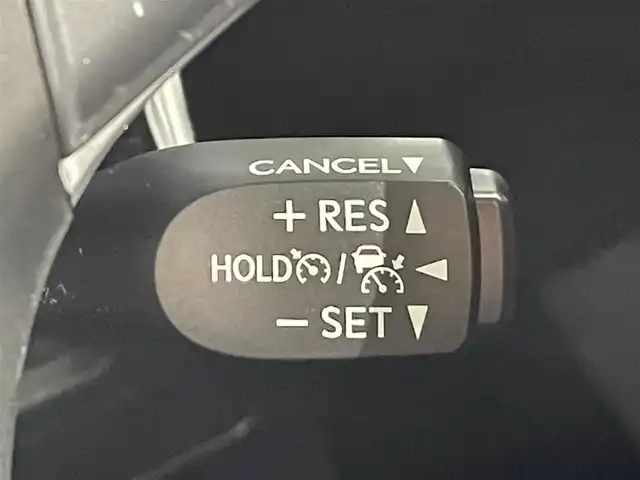 トヨタ ハリアー プログレス メタル&レザーPスタイルブルーイッシュ 愛知県 2018(平30)年 5万km スパークリングブラックパールクリスタルシャイン 純正９インチナビ　/（AM/FM/CD・DVD再生/SD/USB/Bluetooth/フルセグTV/AUX)/サンルーフ　/ＪＢＬサウンド　/パノラミックビューモニター　/寒冷地仕様　/ＥＴＣ　/電動バックドア　/エアシート/シートヒーター　/トヨタセーフティセンス　/　　-プリクラッシュセーフティ/　　-レーンディパーチャーアラート/　　-アダプティブハイビームシステム/　　-レーダークルーズコントロール/LEDヘッドライト/LEDフォグランプ/パワーシート　(メモリ機能付）/クリアランスソナー/アイドリングストップ/プッシュスタート/　　-スマートキー/シーケンシャルターンランプ