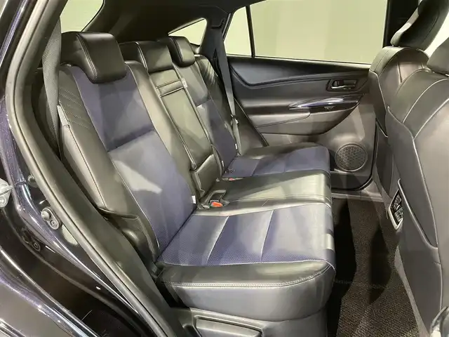 トヨタ ハリアー プログレス メタル&レザーPスタイルブルーイッシュ 愛知県 2018(平30)年 5万km スパークリングブラックパールクリスタルシャイン 純正９インチナビ　/（AM/FM/CD・DVD再生/SD/USB/Bluetooth/フルセグTV/AUX)/サンルーフ　/ＪＢＬサウンド　/パノラミックビューモニター　/寒冷地仕様　/ＥＴＣ　/電動バックドア　/エアシート/シートヒーター　/トヨタセーフティセンス　/　　-プリクラッシュセーフティ/　　-レーンディパーチャーアラート/　　-アダプティブハイビームシステム/　　-レーダークルーズコントロール/LEDヘッドライト/LEDフォグランプ/パワーシート　(メモリ機能付）/クリアランスソナー/アイドリングストップ/プッシュスタート/　　-スマートキー/シーケンシャルターンランプ