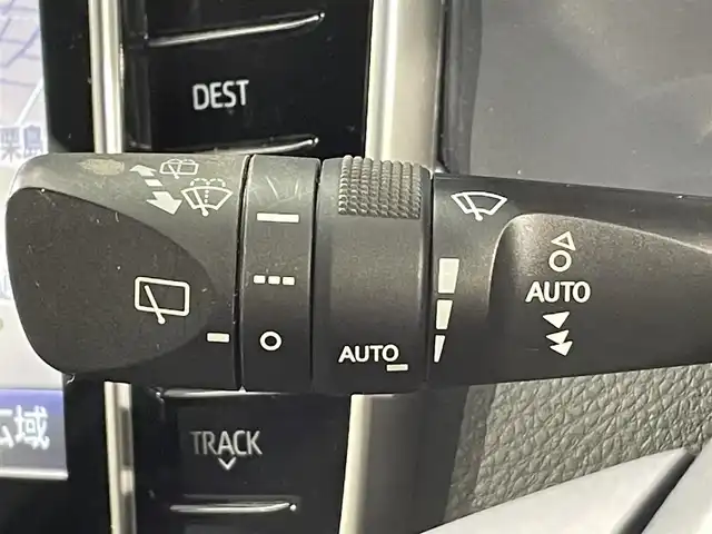 トヨタ ハリアー プログレス メタル&レザーPスタイルブルーイッシュ 愛知県 2018(平30)年 5万km スパークリングブラックパールクリスタルシャイン 純正９インチナビ　/（AM/FM/CD・DVD再生/SD/USB/Bluetooth/フルセグTV/AUX)/サンルーフ　/ＪＢＬサウンド　/パノラミックビューモニター　/寒冷地仕様　/ＥＴＣ　/電動バックドア　/エアシート/シートヒーター　/トヨタセーフティセンス　/　　-プリクラッシュセーフティ/　　-レーンディパーチャーアラート/　　-アダプティブハイビームシステム/　　-レーダークルーズコントロール/LEDヘッドライト/LEDフォグランプ/パワーシート　(メモリ機能付）/クリアランスソナー/アイドリングストップ/プッシュスタート/　　-スマートキー/シーケンシャルターンランプ