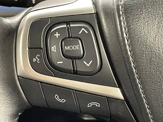 トヨタ ハリアー プログレス メタル&レザーPスタイルブルーイッシュ 愛知県 2018(平30)年 5万km スパークリングブラックパールクリスタルシャイン 純正９インチナビ　/（AM/FM/CD・DVD再生/SD/USB/Bluetooth/フルセグTV/AUX)/サンルーフ　/ＪＢＬサウンド　/パノラミックビューモニター　/寒冷地仕様　/ＥＴＣ　/電動バックドア　/エアシート/シートヒーター　/トヨタセーフティセンス　/　　-プリクラッシュセーフティ/　　-レーンディパーチャーアラート/　　-アダプティブハイビームシステム/　　-レーダークルーズコントロール/LEDヘッドライト/LEDフォグランプ/パワーシート　(メモリ機能付）/クリアランスソナー/アイドリングストップ/プッシュスタート/　　-スマートキー/シーケンシャルターンランプ