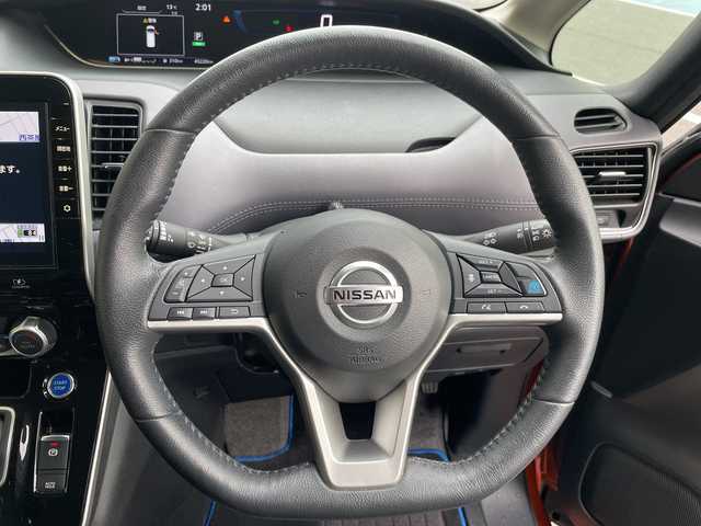 日産 セレナ e－パワー ハイウェイスター V 愛知県 2020(令2)年 4.6万km サンライズオレンジ/ダイヤモンドブラック プロパイロット/純正10型ナビ/フリップダウンモニター/両側パワースライドドア/レーダークルーズコントロール/シートヒーター/純正アルミホイール/ＥＴＣ/LEDヘッドライト/ドライブレコーダー/ステアリングヒーター/ブラインドスポットモニター/衝突軽減システム/フルセグ/CD DVD/Bluetooth/ステアリングスイッチ/スマートキー/プッシュスタート