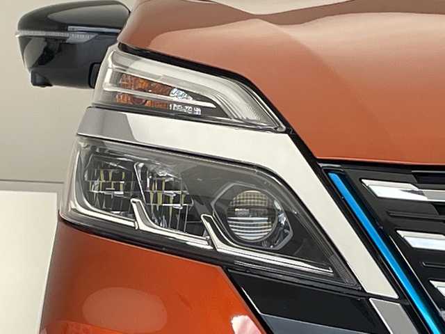 日産 セレナ e－パワー ハイウェイスター V 愛知県 2020(令2)年 4.6万km サンライズオレンジ/ダイヤモンドブラック プロパイロット/純正10型ナビ/フリップダウンモニター/両側パワースライドドア/レーダークルーズコントロール/シートヒーター/純正アルミホイール/ＥＴＣ/LEDヘッドライト/ドライブレコーダー/ステアリングヒーター/ブラインドスポットモニター/衝突軽減システム/フルセグ/CD DVD/Bluetooth/ステアリングスイッチ/スマートキー/プッシュスタート