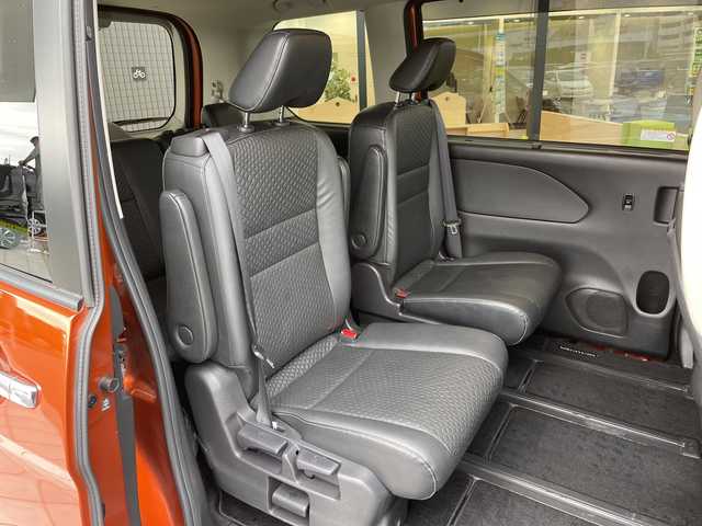 日産 セレナ e－パワー ハイウェイスター V 愛知県 2020(令2)年 4.6万km サンライズオレンジ/ダイヤモンドブラック プロパイロット/純正10型ナビ/フリップダウンモニター/両側パワースライドドア/レーダークルーズコントロール/シートヒーター/純正アルミホイール/ＥＴＣ/LEDヘッドライト/ドライブレコーダー/ステアリングヒーター/ブラインドスポットモニター/衝突軽減システム/フルセグ/CD DVD/Bluetooth/ステアリングスイッチ/スマートキー/プッシュスタート