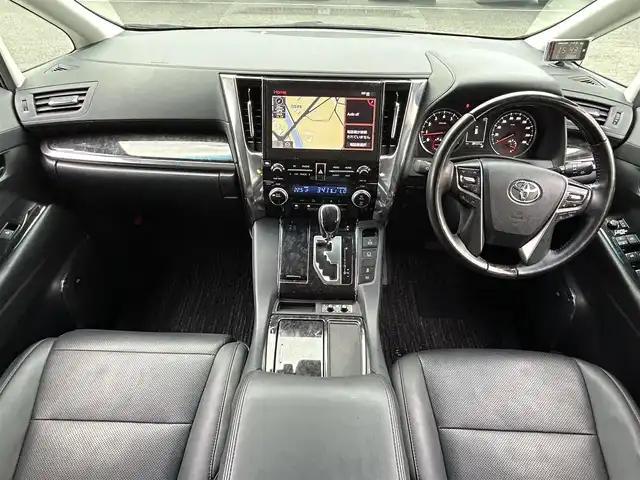 トヨタ アルファード S Cパッケージ 愛媛県 2020(令2)年 3.1万km ホワイトパールクリスタルシャイン JBLプレミアムサウンド/純正9.8インチナビ/Bluetooth・Miracast・フルセグTV/パノラミックビューモニター/後席リアエンターテイメントシステム/ダブルムーンルーフ/デジタルインナーミラー/3眼LEDヘッドライト/ステアリングヒーター/ビルトインETC2.0/前後ドライブレコーダー/レーダー探知機/パワーシート/前席シートヒーター/前席ベンチレーション/プリクラッシュセーフティ/レーントレーシングアラート/パーキングサポートブレーキ/クリアランスソナー/ブラインドスポットモニター/リアクロストラフィックアラート/ロードサインアシスト/アダプティブクルーズコントロール/オートマチックヘッドライト/フォグランプ/オートハイビーム/純正18インチアルミホイール/禁煙車