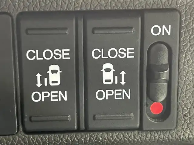 ホンダ フリード G ホンダセンシング 大阪府 2017(平29)年 3万km クリスタルブラックパール 純正ナビ　衝突軽減Ｂ　両側電動ドア　レーダークルーズＣ　バックカメラ　レーンアシスト　プッシュスタート　ベンチシート　ＥＴＣ　スマートキー　オートライト　Ｂｌｕｅｔｏｏｔｈ　ＣＤ／ＤＶＤ／フルセグＴＶ