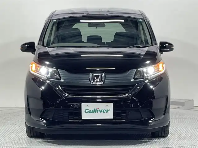 ホンダ フリード G ホンダセンシング 大阪府 2017(平29)年 3万km クリスタルブラックパール 純正ナビ　衝突軽減Ｂ　両側電動ドア　レーダークルーズＣ　バックカメラ　レーンアシスト　プッシュスタート　ベンチシート　ＥＴＣ　スマートキー　オートライト　Ｂｌｕｅｔｏｏｔｈ　ＣＤ／ＤＶＤ／フルセグＴＶ