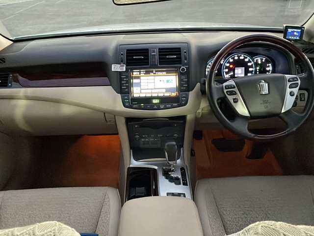 トヨタ クラウン ロイヤル ロイヤルサルーン 香川県 2010(平22)年 6.6万km ホワイトパールクリスタルシャイン 純正HDDナビ（フルセグTV/CD/DVD再生）/バックカメラ/サンルーフ/前方ドライブレコーダー/パワーシート/ビルトインETC/LEDヘッドライト/スペアキー