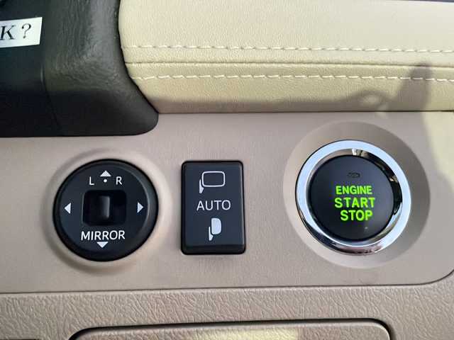 トヨタ クラウン ロイヤル ロイヤルサルーン 香川県 2010(平22)年 6.6万km ホワイトパールクリスタルシャイン 純正HDDナビ（フルセグTV/CD/DVD再生）/バックカメラ/サンルーフ/前方ドライブレコーダー/パワーシート/ビルトインETC/LEDヘッドライト/スペアキー