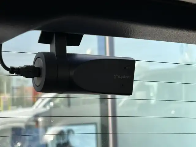 トヨタ オーリスハイブリッド 愛媛県 2016(平28)年 5.6万km レッドマイカメタリック 登録時走行距離：36098Km/トヨタセーフティセンス/純正ナビ/横滑り防止装置/衝突軽減システム/レーンキープアシスト/エンジンスタートボタン/Bカメラ/前ドラレコ/純正ETC/ＡＢS/ハーフレザーシート/LEDヘッドライト/オートライト/スマートキー/純正アルミホイール