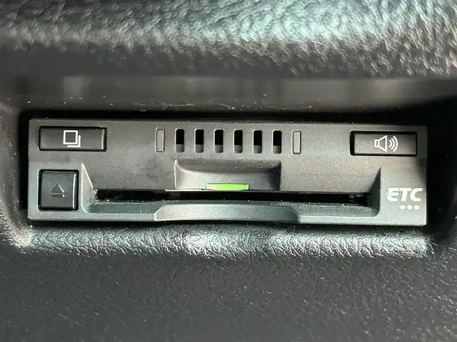 トヨタ オーリスハイブリッド 愛媛県 2016(平28)年 5.6万km レッドマイカメタリック 登録時走行距離：36098Km/トヨタセーフティセンス/純正ナビ/横滑り防止装置/衝突軽減システム/レーンキープアシスト/エンジンスタートボタン/Bカメラ/前ドラレコ/純正ETC/ＡＢS/ハーフレザーシート/LEDヘッドライト/オートライト/スマートキー/純正アルミホイール