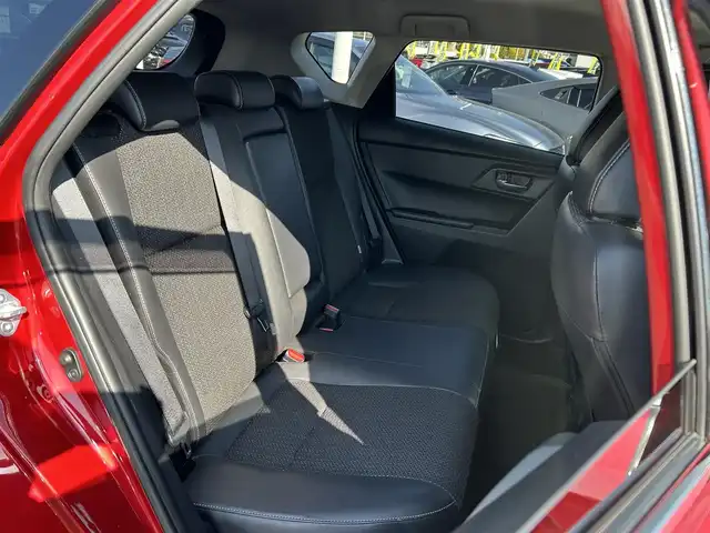 トヨタ オーリスハイブリッド 愛媛県 2016(平28)年 5.6万km レッドマイカメタリック 登録時走行距離：36098Km/トヨタセーフティセンス/純正ナビ/横滑り防止装置/衝突軽減システム/レーンキープアシスト/エンジンスタートボタン/Bカメラ/前ドラレコ/純正ETC/ＡＢS/ハーフレザーシート/LEDヘッドライト/オートライト/スマートキー/純正アルミホイール