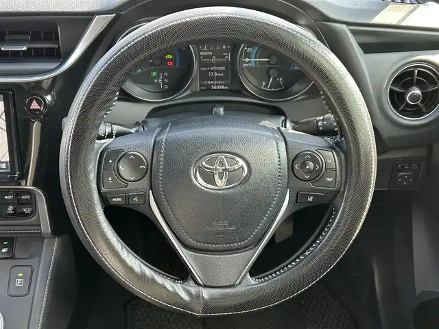 トヨタ オーリスハイブリッド 愛媛県 2016(平28)年 5.6万km レッドマイカメタリック 登録時走行距離：36098Km/トヨタセーフティセンス/純正ナビ/横滑り防止装置/衝突軽減システム/レーンキープアシスト/エンジンスタートボタン/Bカメラ/前ドラレコ/純正ETC/ＡＢS/ハーフレザーシート/LEDヘッドライト/オートライト/スマートキー/純正アルミホイール