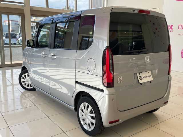 ホンダ Ｎ ＢＯＸ 埼玉県 2024(令6)年 1.9万km ルナシルバーM ホンダセンシング　/純正8インチメモリナビ/　　BT/フルセグ　/バックカメラ　/片側パワースライドドア　/レーダークルーズコントロール　/LEDオートライト　/シートヒーター　/電子パーキング　/ステアリングスイッチ　/純正ETC/禁煙車