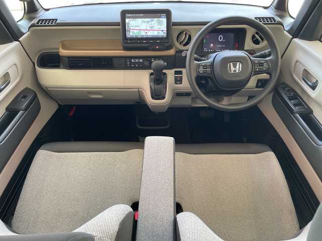 ホンダ Ｎ ＢＯＸ 埼玉県 2024(令6)年 1.9万km ルナシルバーM ホンダセンシング　/純正8インチメモリナビ/　　BT/フルセグ　/バックカメラ　/片側パワースライドドア　/レーダークルーズコントロール　/LEDオートライト　/シートヒーター　/電子パーキング　/ステアリングスイッチ　/純正ETC/禁煙車