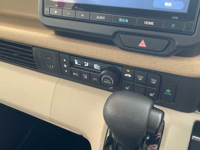 ホンダ Ｎ ＢＯＸ 埼玉県 2024(令6)年 1.9万km ルナシルバーM ホンダセンシング　/純正8インチメモリナビ/　　BT/フルセグ　/バックカメラ　/片側パワースライドドア　/レーダークルーズコントロール　/LEDオートライト　/シートヒーター　/電子パーキング　/ステアリングスイッチ　/純正ETC/禁煙車