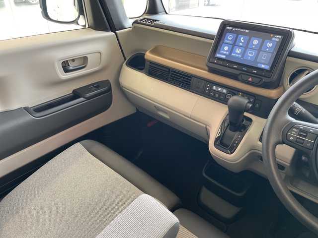 ホンダ Ｎ ＢＯＸ 埼玉県 2024(令6)年 1.9万km ルナシルバーM ホンダセンシング　/純正8インチメモリナビ/　　BT/フルセグ　/バックカメラ　/片側パワースライドドア　/レーダークルーズコントロール　/LEDオートライト　/シートヒーター　/電子パーキング　/ステアリングスイッチ　/純正ETC/禁煙車