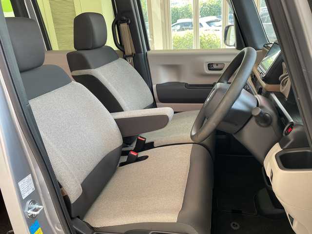 ホンダ Ｎ ＢＯＸ 埼玉県 2024(令6)年 1.9万km ルナシルバーM ホンダセンシング　/純正8インチメモリナビ/　　BT/フルセグ　/バックカメラ　/片側パワースライドドア　/レーダークルーズコントロール　/LEDオートライト　/シートヒーター　/電子パーキング　/ステアリングスイッチ　/純正ETC/禁煙車