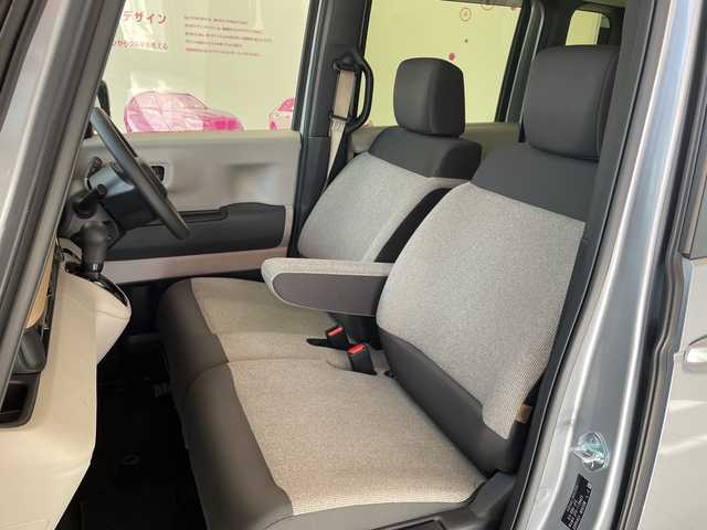 ホンダ Ｎ ＢＯＸ 埼玉県 2024(令6)年 1.9万km ルナシルバーM ホンダセンシング　/純正8インチメモリナビ/　　BT/フルセグ　/バックカメラ　/片側パワースライドドア　/レーダークルーズコントロール　/LEDオートライト　/シートヒーター　/電子パーキング　/ステアリングスイッチ　/純正ETC/禁煙車