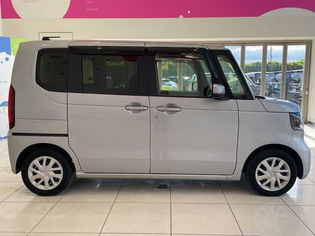 ホンダ Ｎ ＢＯＸ 埼玉県 2024(令6)年 1.9万km ルナシルバーM ホンダセンシング　/純正8インチメモリナビ/　　BT/フルセグ　/バックカメラ　/片側パワースライドドア　/レーダークルーズコントロール　/LEDオートライト　/シートヒーター　/電子パーキング　/ステアリングスイッチ　/純正ETC/禁煙車